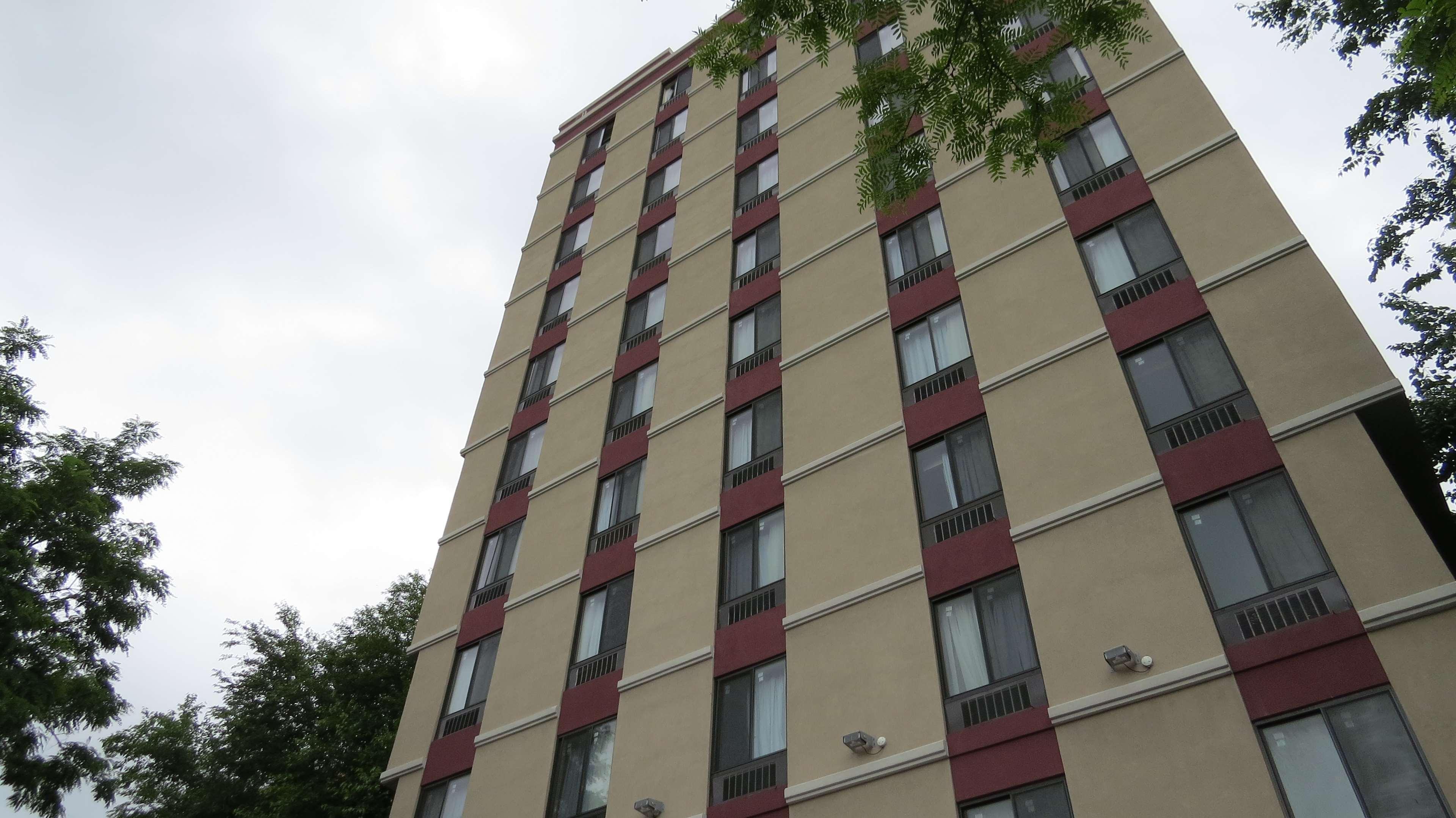 Best Western Plus Stadium Inn New York Exterior foto