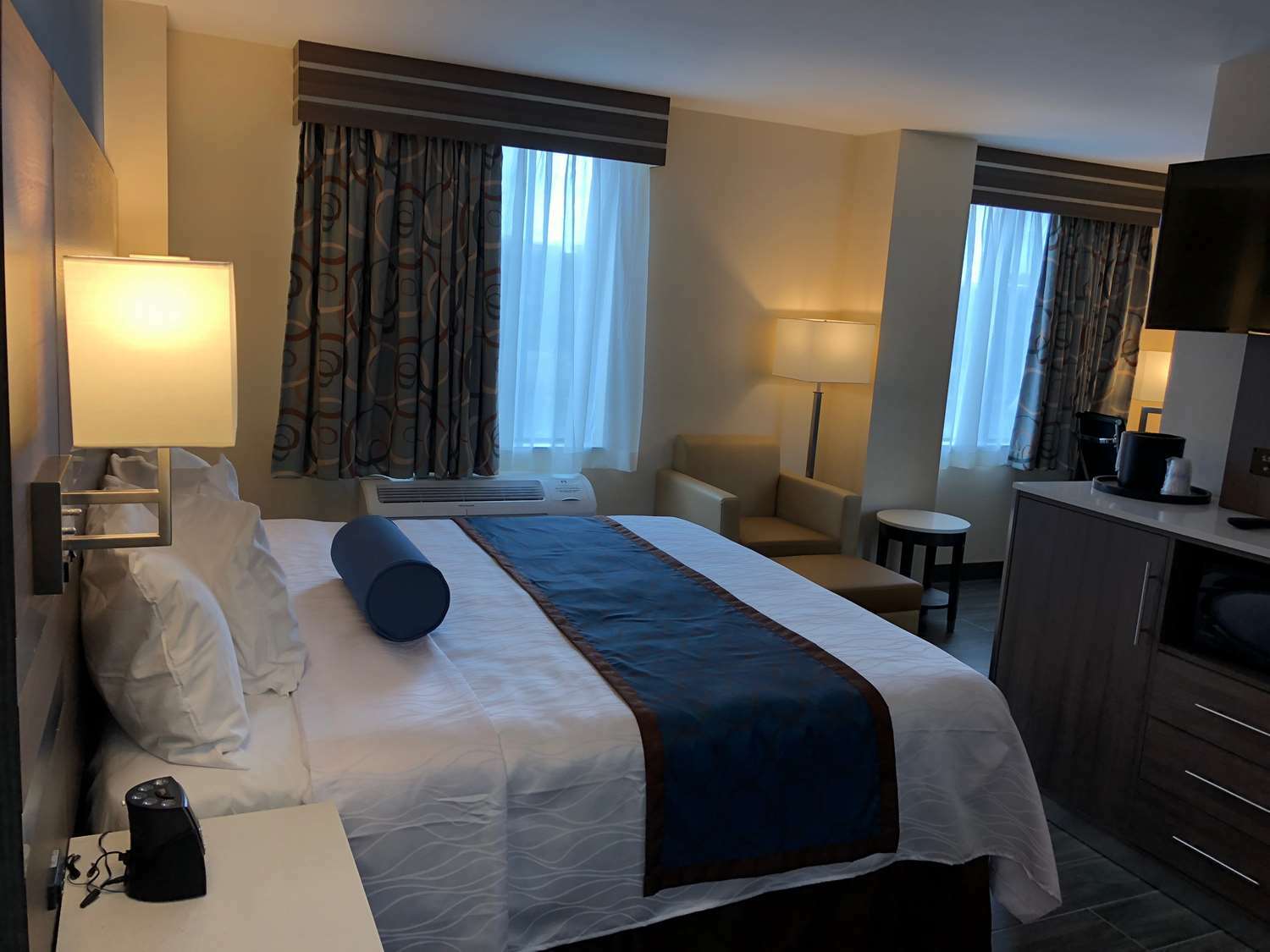 Best Western Plus Stadium Inn New York Exterior foto